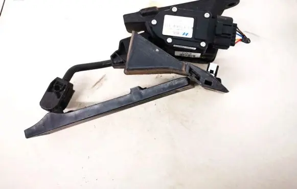 KIA Sportage Accelerator throttle pedal dh327272s000 hge0130a-2s900