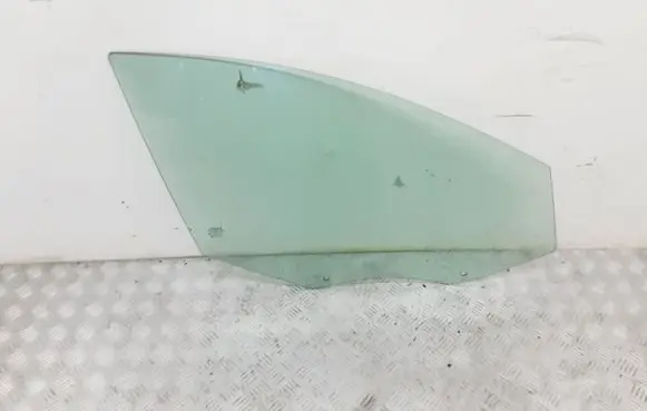 Volvo XC60 Front door window glass four-door