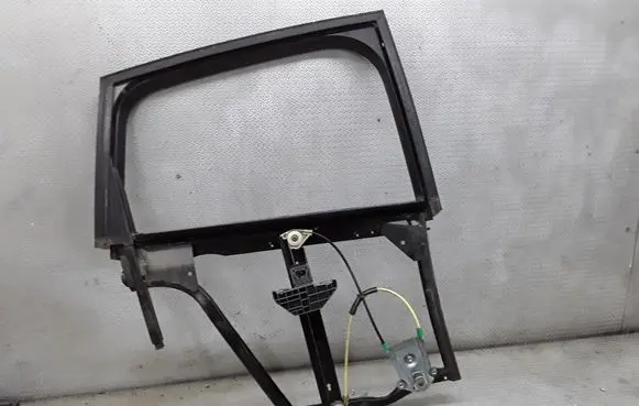 Rear door manual window regulator
