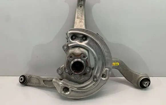 BMW 5 G60 Front wheel hub spindle knuckle 6898328