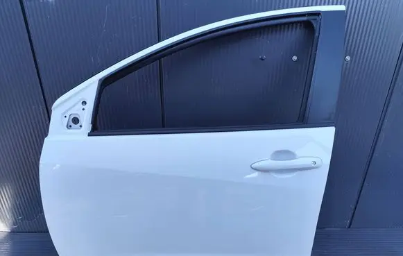 Toyota Yaris XP210 Front door YARISIVDRZWI