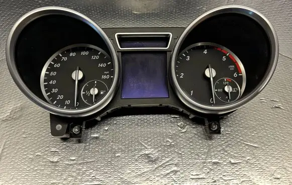 Mercedes-Benz GL X166 Speedometer (instrument cluster) A1669009014 A1669013005 A1729025105