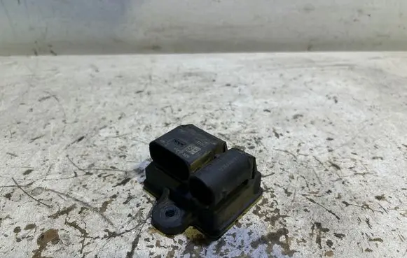Mercedes-Benz A W176 Glow plug pre-heat relay A6519005502 12353010791