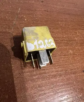 Mercedes-Benz A W169 Other relay A0025421419 D1263