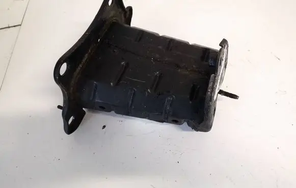 Lexus IS 220D-250-350 Front bumper mounting bracket