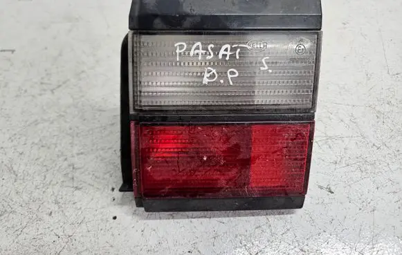 Volkswagen PASSAT B3 Tailgate rear/tail lights 357945108