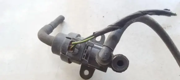 Ford Focus Turbo solenoid valve 98AB9E882 98AB-9E882