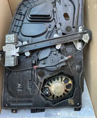 Ford Fiesta Front door window regulator with motor C7Y2A