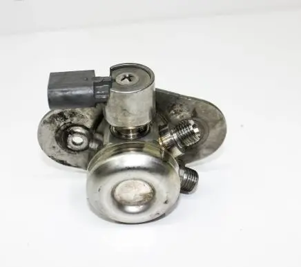 BMW 5 F10 F11 Fuel injection high pressure pump 7584461