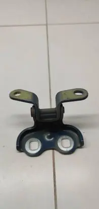 Opel Crossland X Front door lower hinge A046057