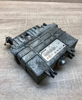 Volkswagen Golf III Engine control unit/module ECU 030906026R 0261203302 303