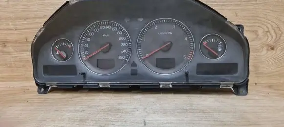 Speedometer (instrument cluster)