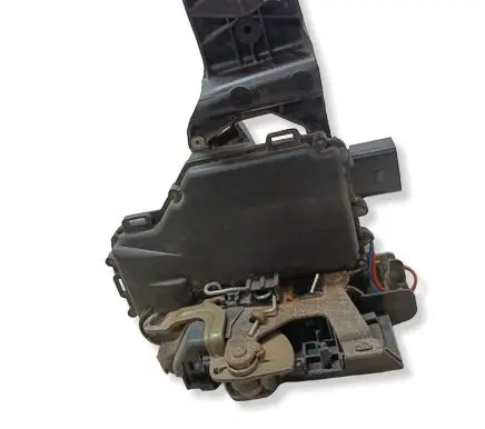 Volkswagen PASSAT B5.5 Front door lock 3B0837868