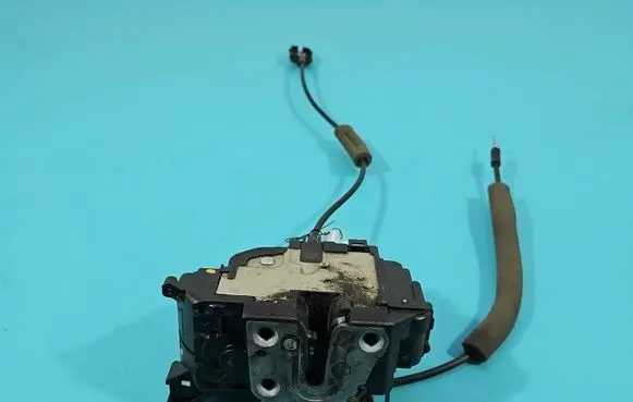 Renault Master III Front door lock IMPRK1569963