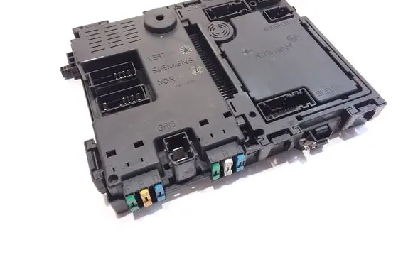 Peugeot 206 Comfort/convenience module S105872300G S105872300 9626460880