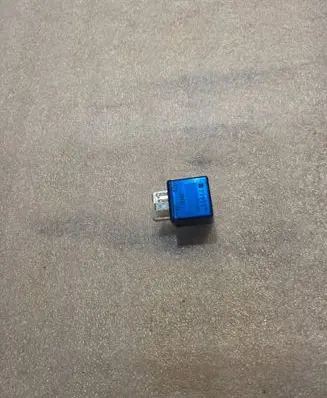 Audi A6 S6 C4 4A Glow plug pre-heat relay 8A0951253