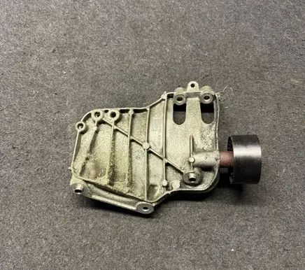 BMW 4 F32 F33 A/C compressor mount bracket 7585167