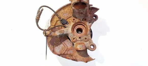 Volkswagen Golf V Front wheel hub