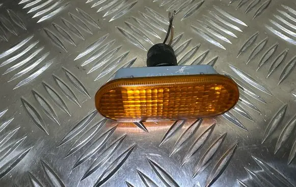 Volkswagen Golf IV Front fender indicator light 3B0949117B