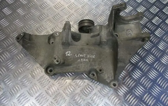 Mitsubishi Space Star Engine mounting bracket