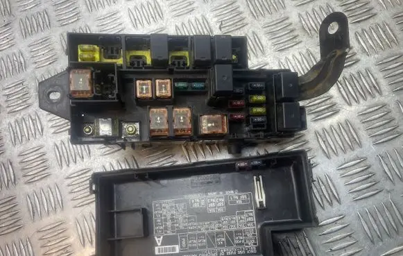Subaru Forester SF Fuse box set 82231FC002 102157