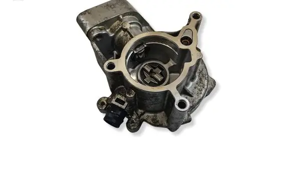 Volkswagen Golf VII Vacuum pump 06L145100B 170314 01794