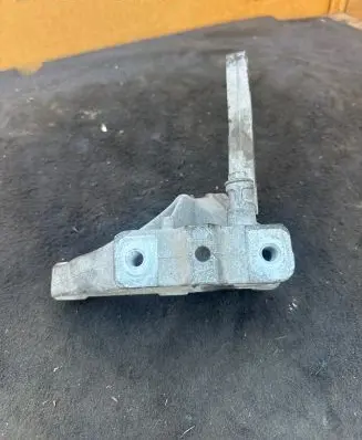 Volkswagen PASSAT B7 Engine mounting bracket 1K0199117A