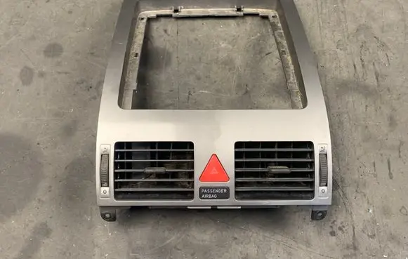 Volkswagen Touran I Dash center air vent grill 1T1819728