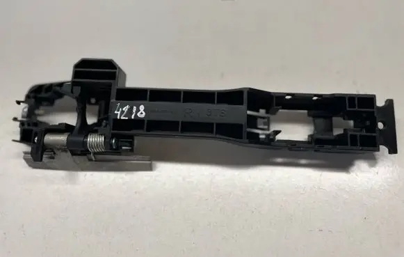 Nissan X-Trail T32 Front door exterior handle/bracket 