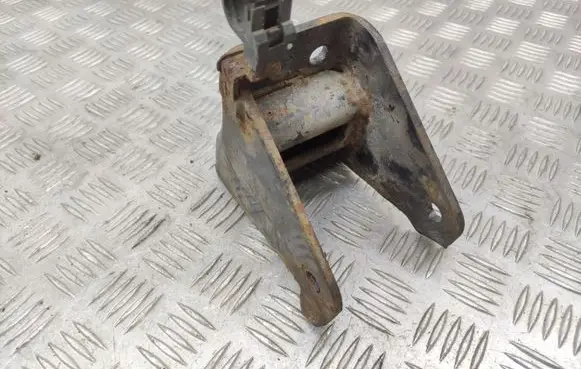 Hyundai Santa Fe Engine mounting bracket