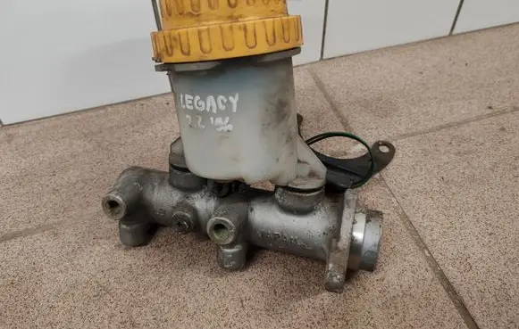 Subaru Legacy Master brake cylinder