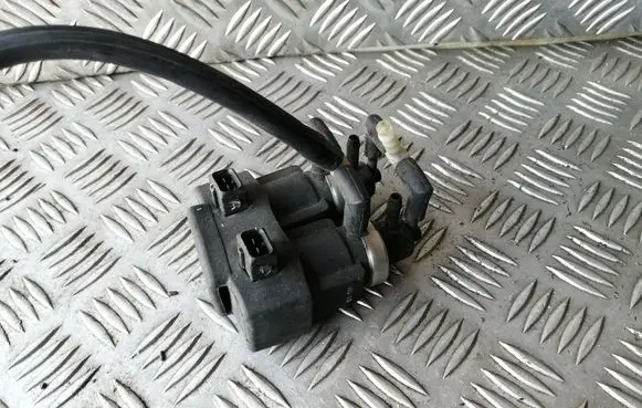 Audi A6 S6 C5 4B Turbo solenoid valve 059906627 059906629