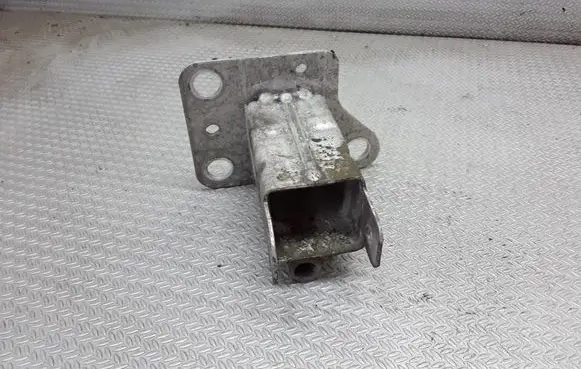 Renault Megane II Front bumper mounting bracket