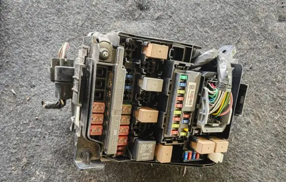 Hyundai i40 Fuse module 912353Z100