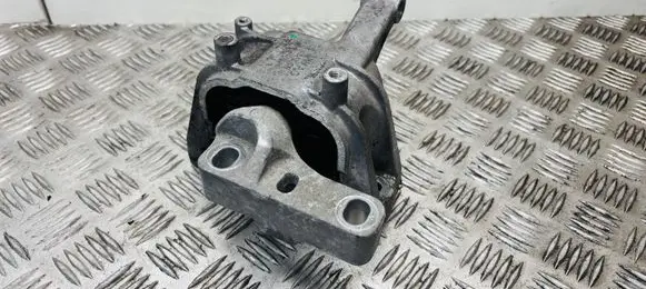 Audi Q3 8U Engine mount bracket 5N0199262F
