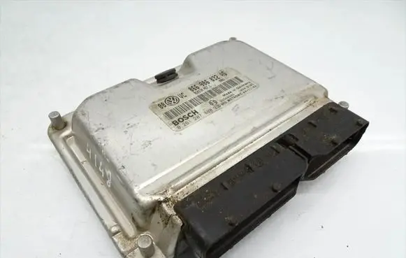 Volkswagen PASSAT B5.5 Engine control unit/module 066906032AS 0261207880