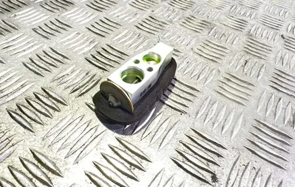Toyota Auris E180 Air conditioning (A/C) expansion valve 75003700