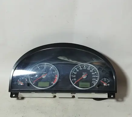 Ford Mondeo Mk III Speedometer (instrument cluster) 1s7f10841 44ZU187 1S7F10841