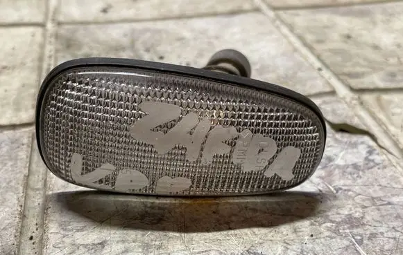 Opel Zafira A Front fender indicator light 90580403