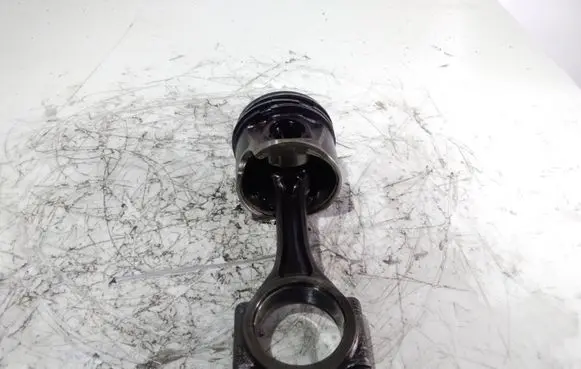Volkswagen PASSAT B6 Piston with connecting rod 038J