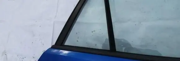 Rear vent window glass