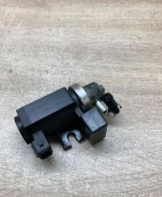 BMW 5 E60 E61 Vacuum valve 7793032