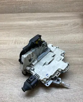Audi A4 S4 B6 8E 8H Rear door lock 8E0839016AA