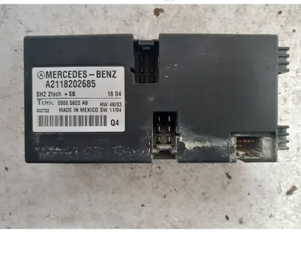 Mercedes-Benz E W211 Seat control module A2118202685 00005822A8