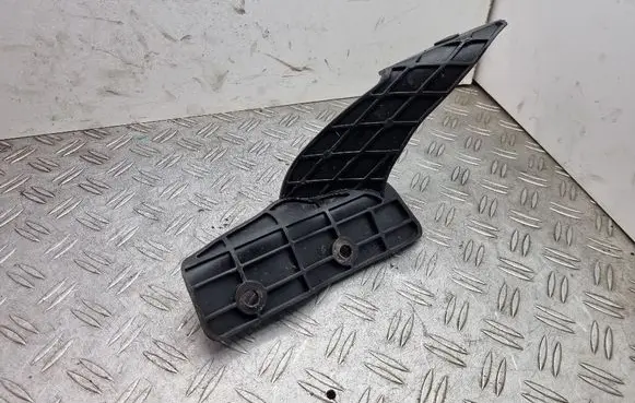Fender mounting bracket
