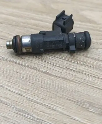 Volvo S80 Fuel injector 30757534 0280158096