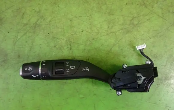 Infiniti Q30 Indicator stalk 408.400