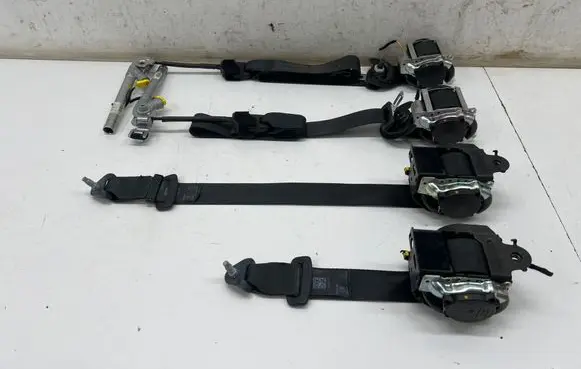 Opel Crossland X Set of seat belts 39194188 632881600E 98224267XX