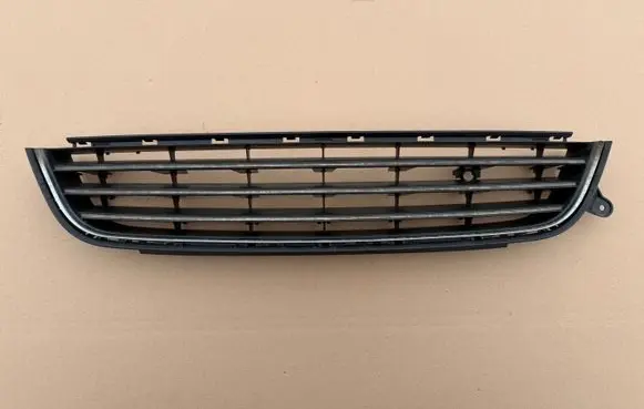 Opel Zafira B Front bumper lower grill 13247306