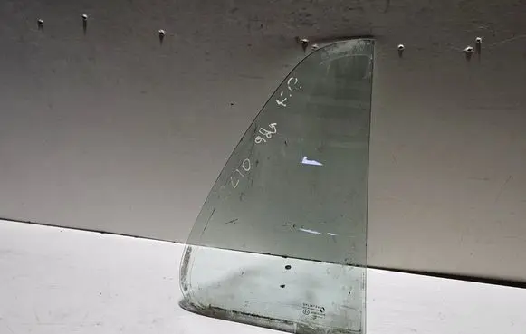 Renault Clio I Rear vent window glass 43R00048